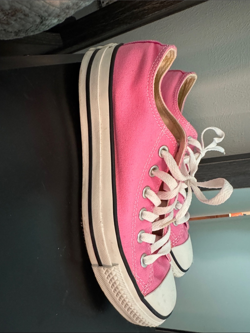 NWT Converse Low-Top Canvas Sneakers in Pink and White - Picture 3 of 3